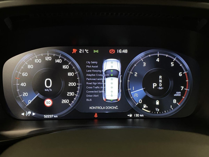 Volvo XC40 B4 AWD MOMENTUM AUT REZERVACE 2.0 Momentum