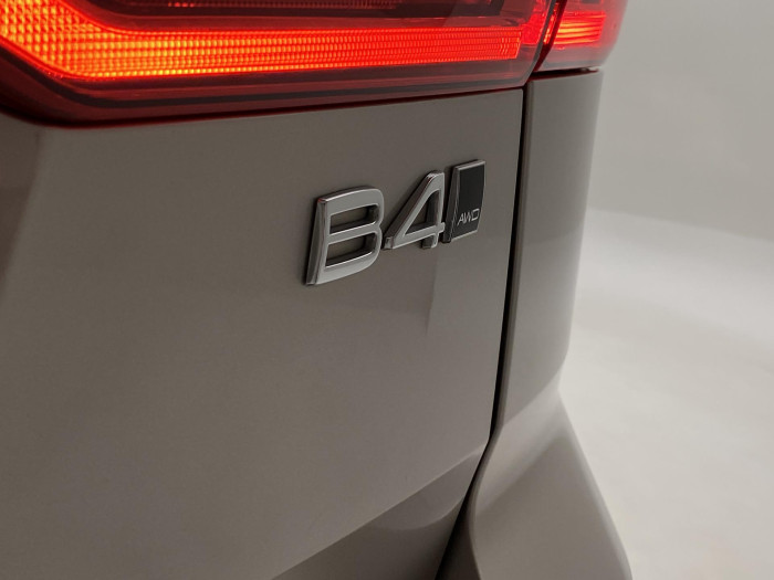 Volvo XC60 B4 AWD PLUS DARK AUT CZ