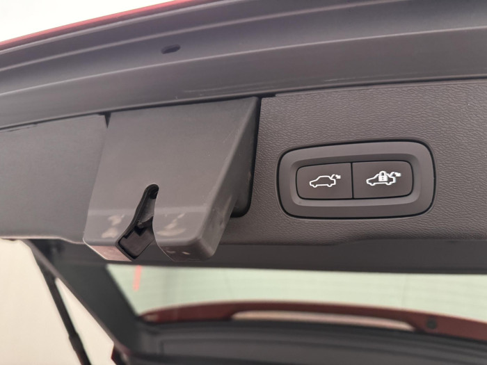 Volvo XC60 B4 AWD MOMENTUM PRO CZ 2.0 Momentum