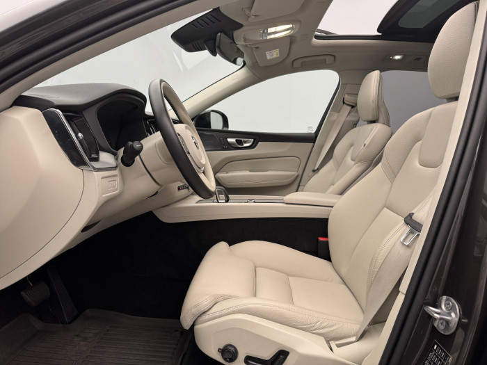 Volvo XC60 T6 AWD RECHARGE DARK 1.maj