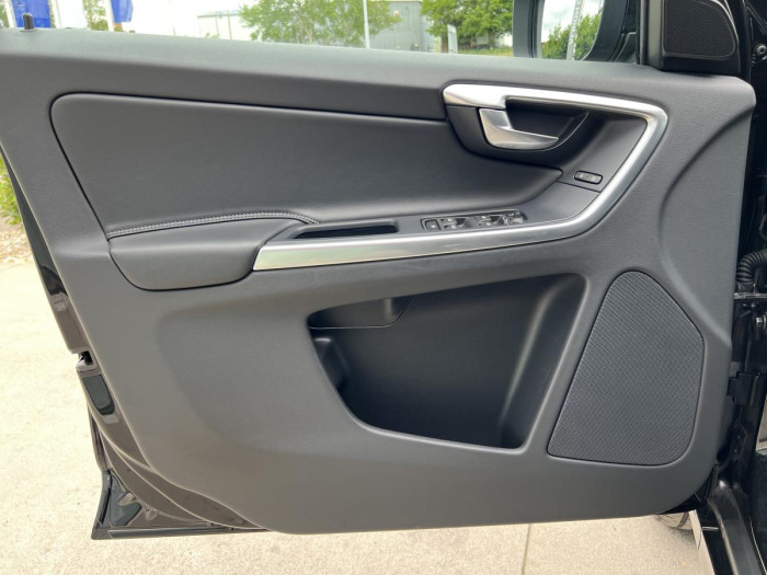 Volvo XC60 D4 AWD NAVIGACE Aut CZ 2.4 d