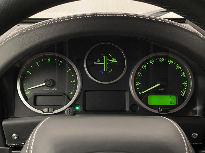 Land Rover Defender WORKS V8 TROPHY II 1 z 25 5.0 V8