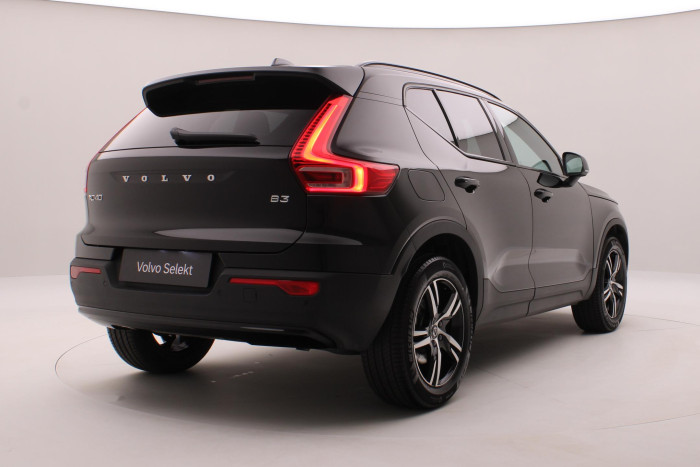 Volvo XC40 B3 DARK PLUS AUT CZ