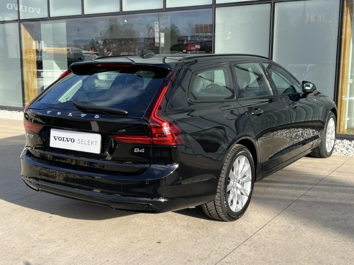 Volvo V90 B4 DARK PLUS Aut REZERVACE 2.0 Plus