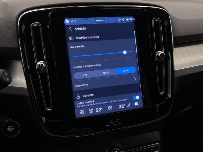 Volvo XC40 B3 DARK PLUS REZERVACE