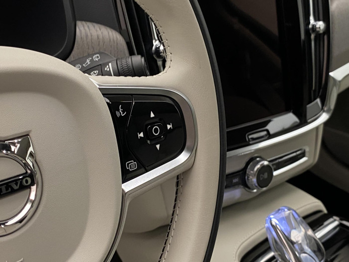 Volvo V90 T6 AWD Plug-in DARK PLUS AUT