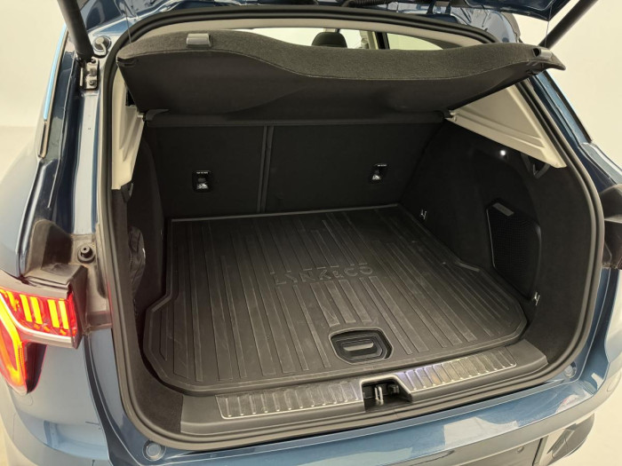 Lynk & Co 01 PHEV DCT AUT 1.maj. REZERVACE