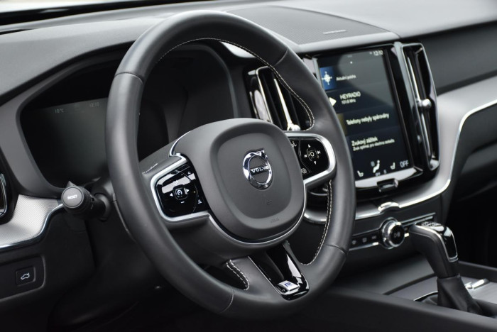 Volvo XC60 D3 R-Design 1.maj. REZERVACE 2.0 d