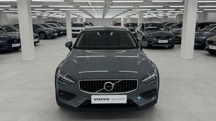 Volvo V60 CROSS COUNTRY B4 REZERVACE