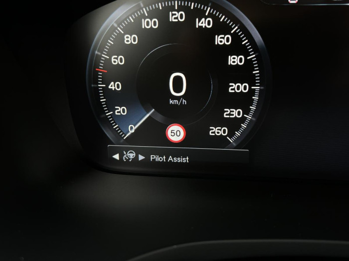 Volvo V60 CROSS COUNTRY B4 AWD REZERVACE