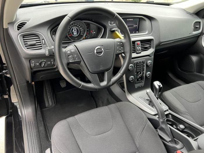Volvo V40 D2 NAVIGACE 1.maj. 2.0 d