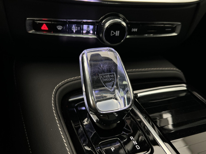 Volvo V60 T6 AWD RECHARGE ULTRA DARK AUT