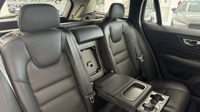 Volvo V60 CROSS COUNTRY B4 REZERVACE