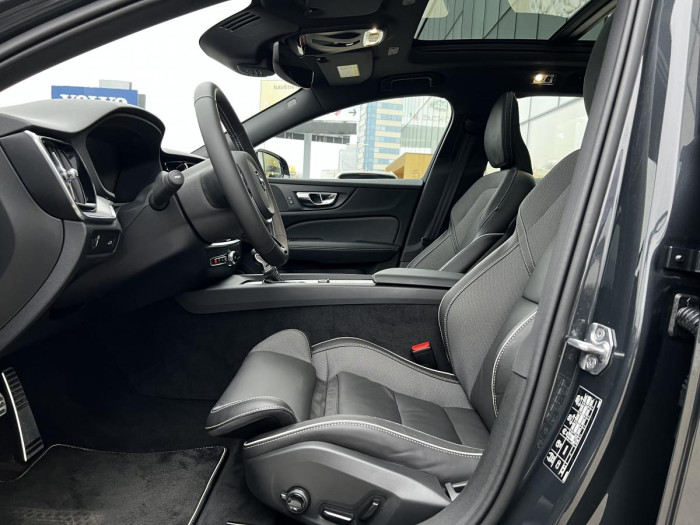 Volvo V60 T4 R-DESIGN AUT 1.maj.