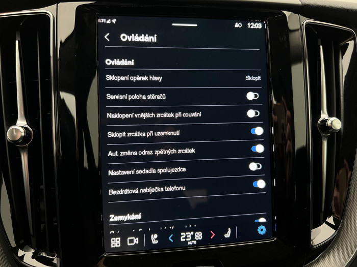 Volvo XC60 B5 AWD PLUS DARK AUT CZ