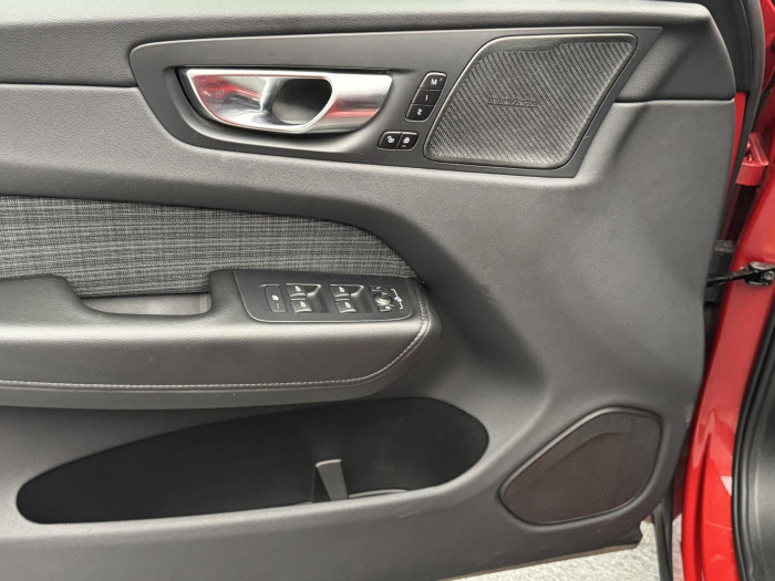 Volvo XC60 B4 AWD MOMENTUM PRO CZ 2.0 Momentum