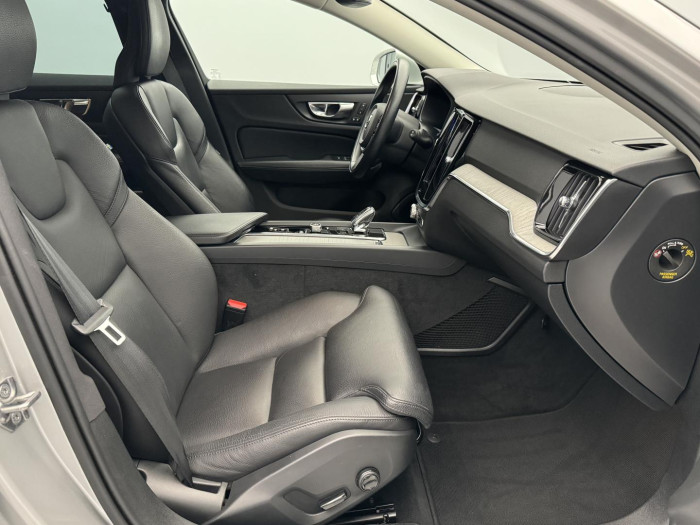 Volvo V60 B4 INSCRIPTION AUT REZERVACE