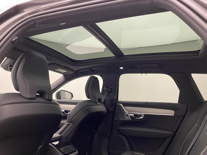 Volvo V90 T8 AWD RECHARGE REZERVACE