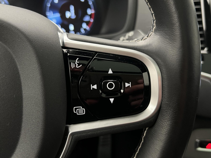 Volvo XC90 B5 AWD R-DESIGN 7MÍSTNÁ AUT