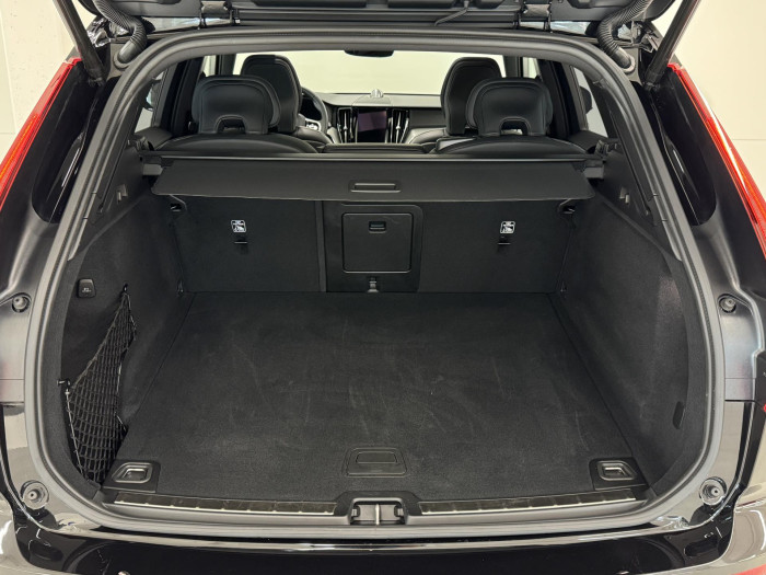 Volvo XC60 B5 AWD ULTIMATE REZERVACE