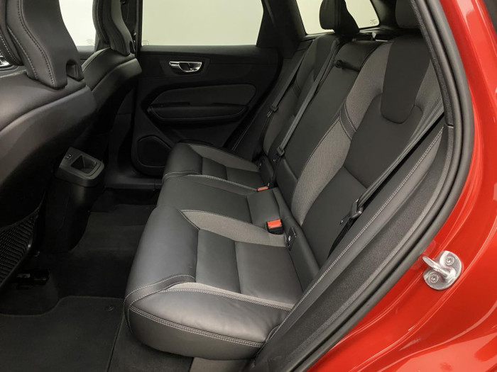 Volvo XC60 B4 AWD PLUS AUT CZ REZERVACE 2.0 Plus