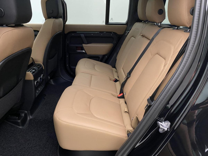 Land Rover Defender 110 D300 X-DYNAMIC HSE AWD AUT 3.0 d Dynamic