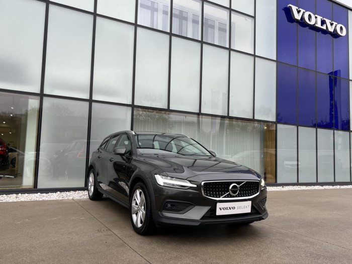 Volvo V60 CROSS COUNTRY B4 AWD REZERVACE