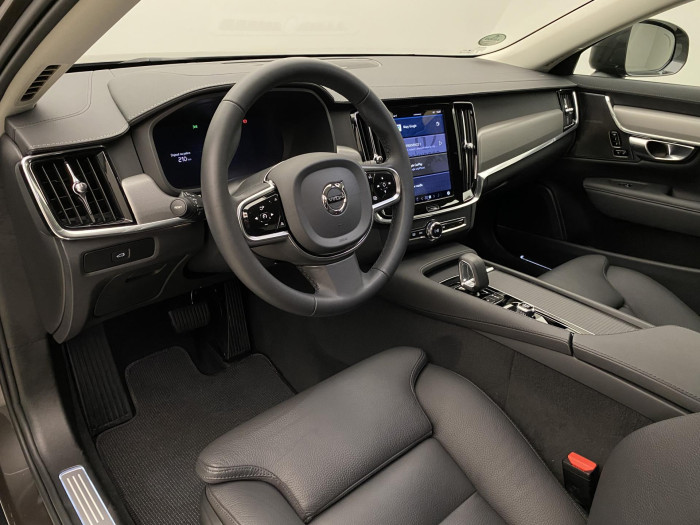 Volvo V90 CC B4 AWD PLUS AUT CZ 1.maj.