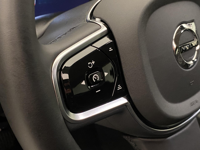 Volvo XC60 B4 AWD PLUS DARK AUT CZ