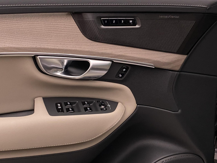Volvo XC90 T8 AWD RECHARGE BRIGHT ULTRA 7