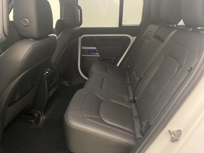 Land Rover Defender 110 D250 SE AWD AUT REZERVACE 3.0 d SE