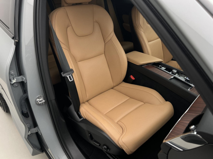 Volvo XC60 B4 AWD PLUS DARK AUT CZ