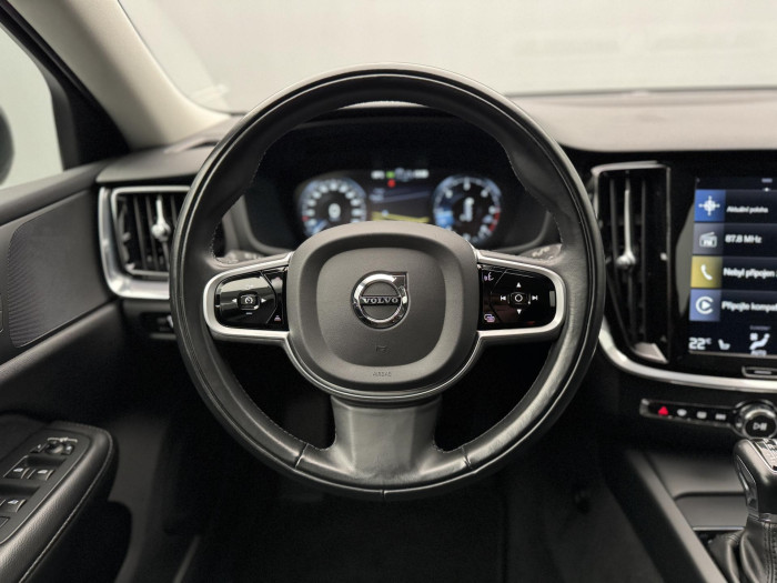Volvo V60 CC D4 AWD MOMENTUM CZ 1.maj 2.0 d CC CC Momentum