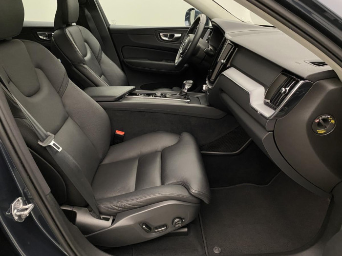 Volvo XC60 D4 MOMENTUM PRO AUT REZERVACE 2.0 d Momentum