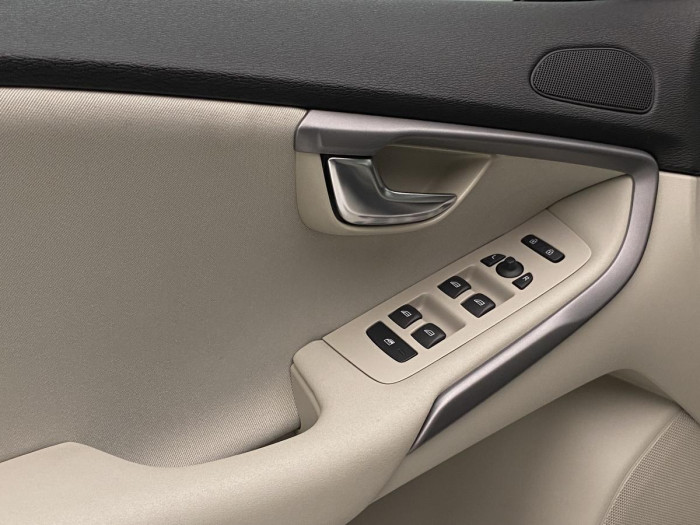 Volvo V40 D3 NAVIGACE AUT REZERVACE 2.0 d