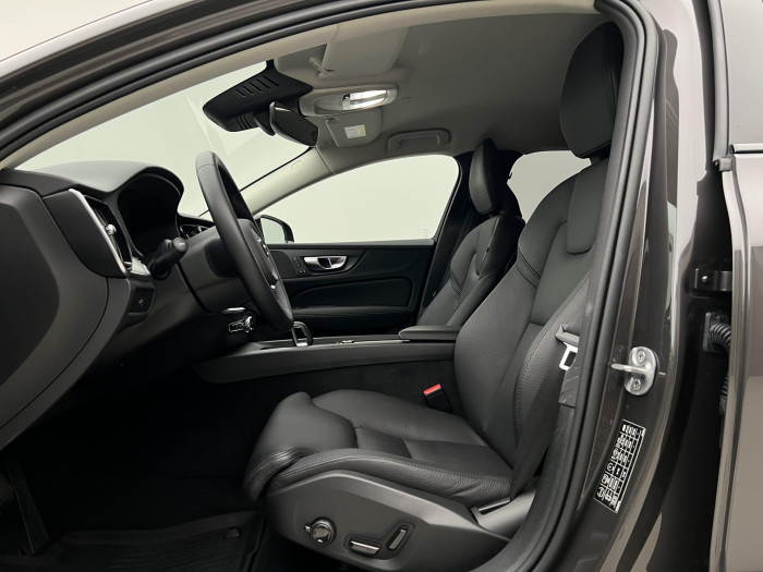 Volvo V60 B4 PLUS DARK AUT 1.maj.