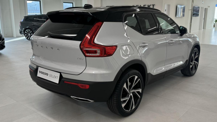 Volvo XC40 T4 R-DESIGN REZERVACE