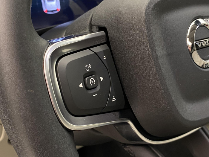 Volvo XC40 B4 DARK ULTRA AUT CZ