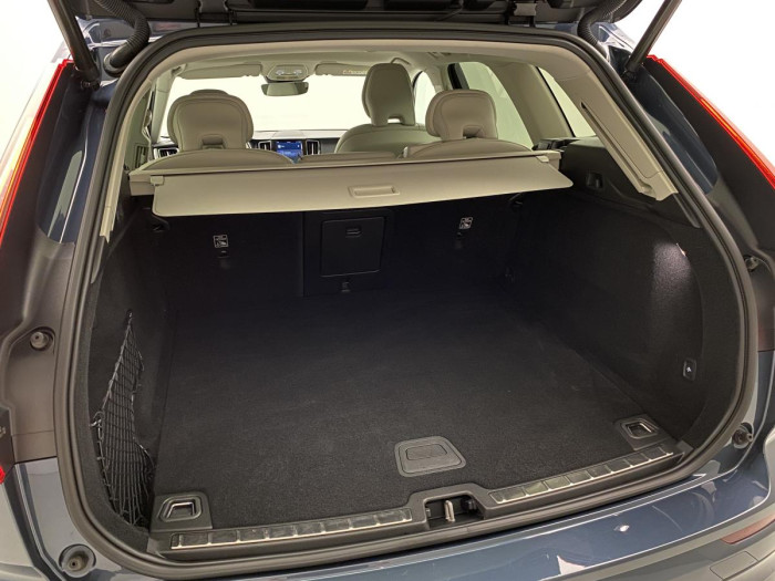 Volvo XC60 B4 CORE AUT CZ REZERVACE