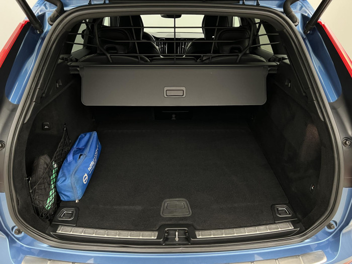 Volvo XC60 B4 AWD R-DESIGN AUT