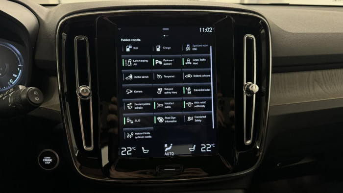 Volvo XC40 T5 RECHARGE REZERVACE