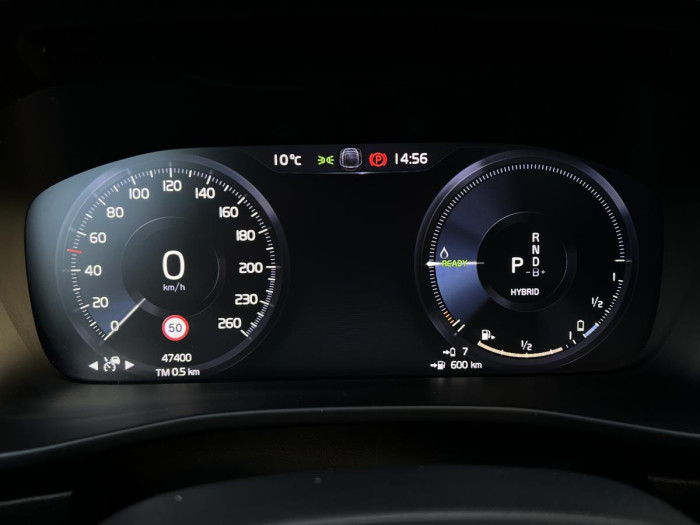 Volvo XC40 T5 R-DESIGN RECHARGE REZERVACE