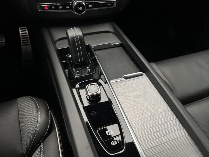 Volvo XC60 B5 AWD R-DESIGN AUT