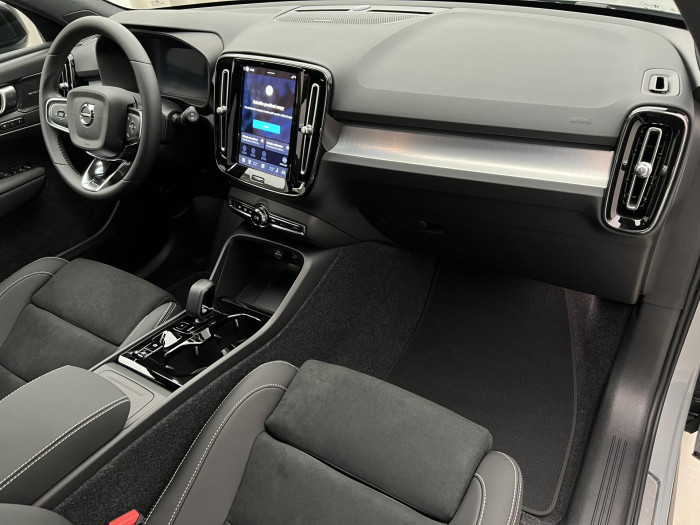 Volvo XC40 B4 DARK ULTRA AUT