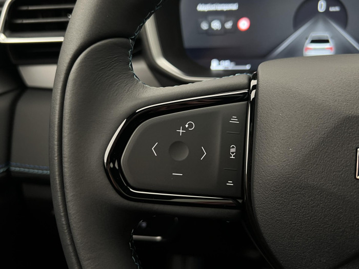 Lynk & Co 01 PHEV DCT AUT