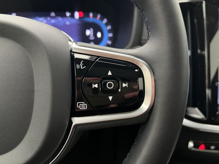 Volvo S60 B5 AWD ULTIMATE DARK AUT 1.maj