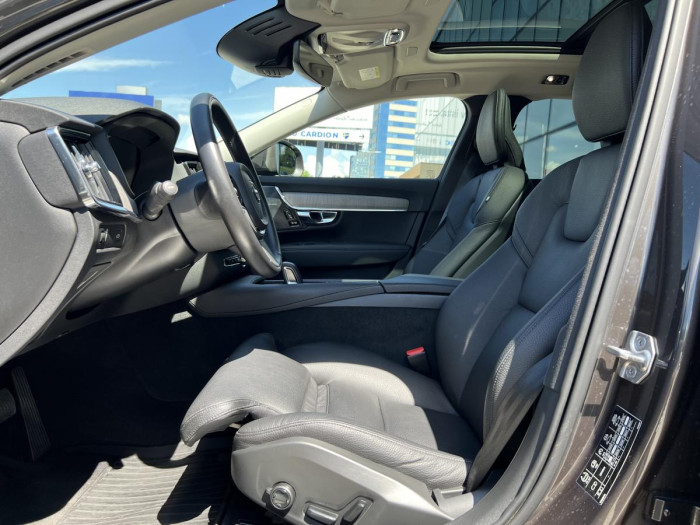 Volvo V90 CROSS COUNTRY B4 AWD Aut 1.maj