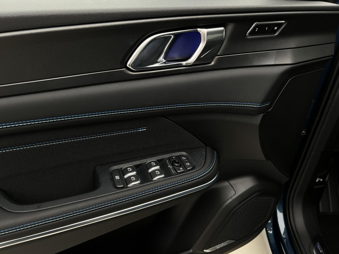 Lynk & Co 01 PHEV DCT AUT 1.maj.