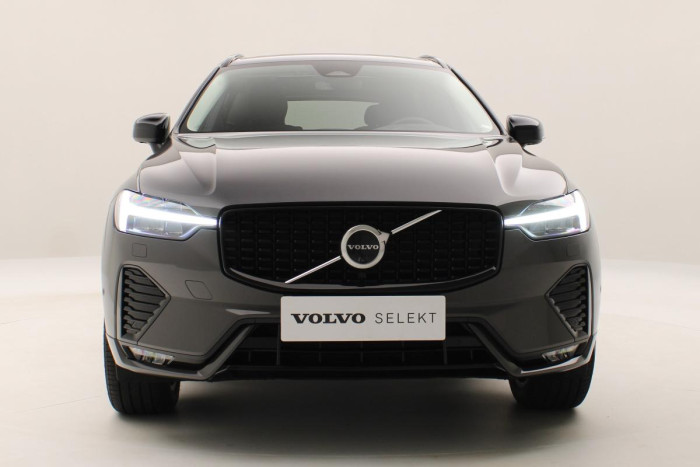 Volvo XC60 B4 AWD DARK ULTIMATE REZERVACE