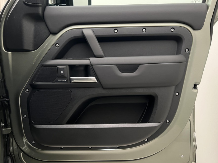 Land Rover Defender 110 D250 X-DYNAMIC SE AWD AUT 3.0 d Dynamic SE